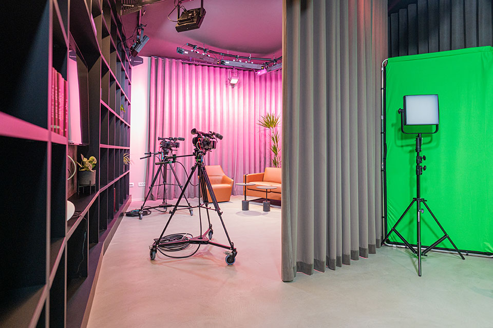 Studio position 4